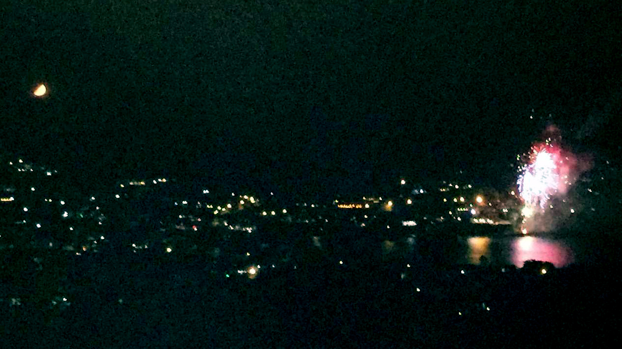 Vista da piscina para os fogos do Reveillon na Praia da Ferradura, Búzios