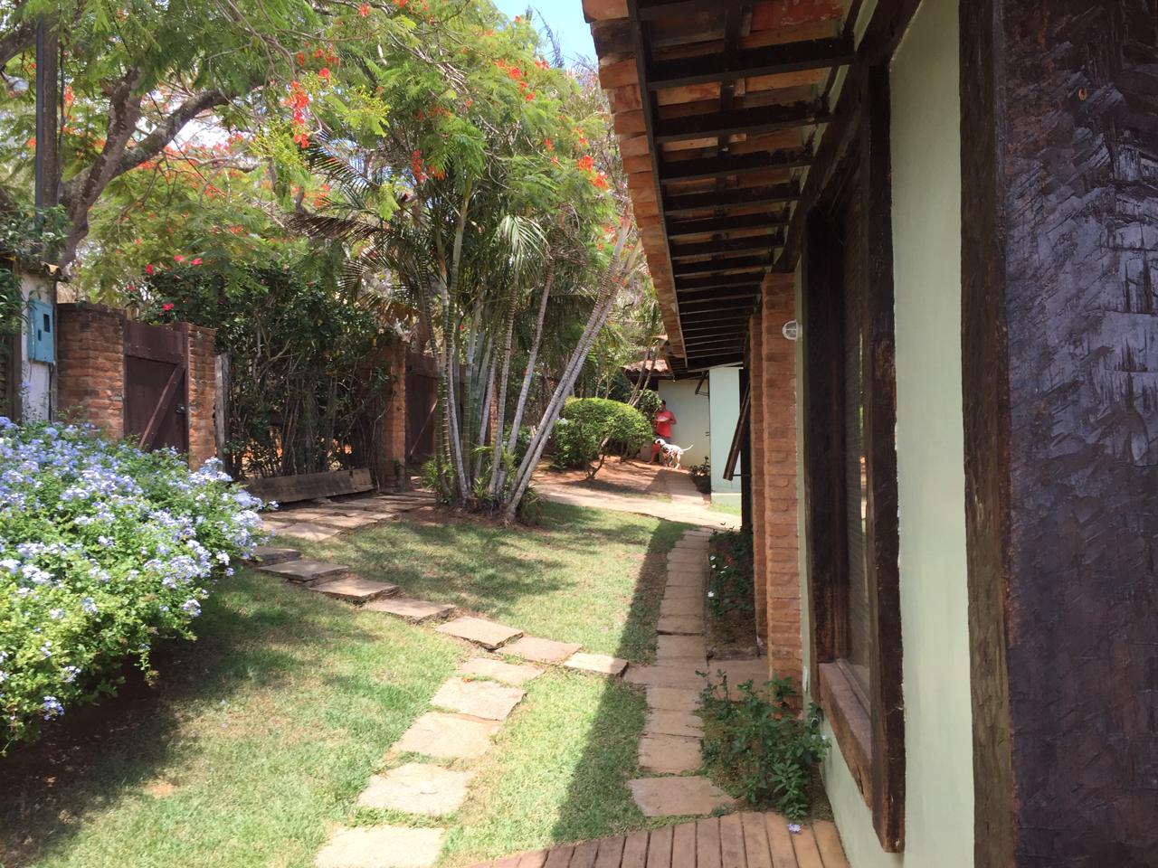 Vista da lateral da casa para os fundos, Búzios