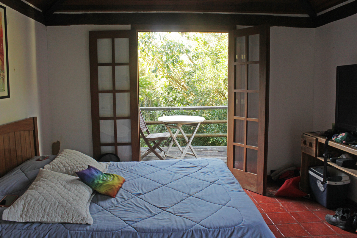 Varanda do chalé com vista para a mata nativa, Búzios